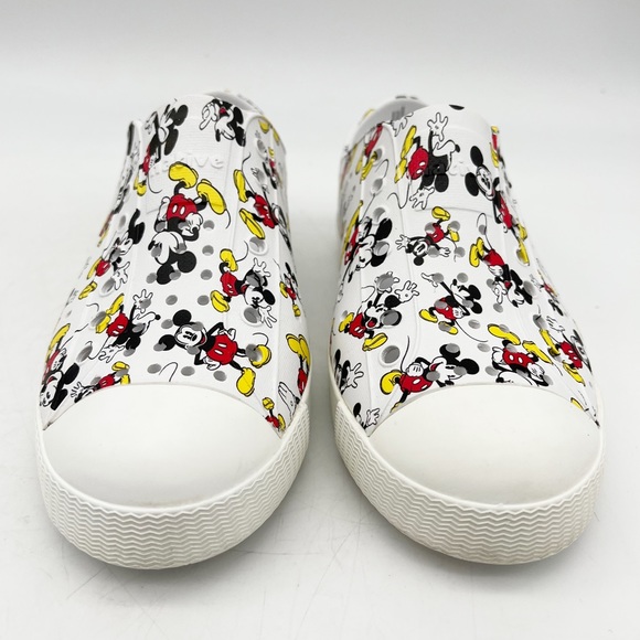 Disney x Native Shoes for Kids (unisex). Size 1 - Picture 2 of 6